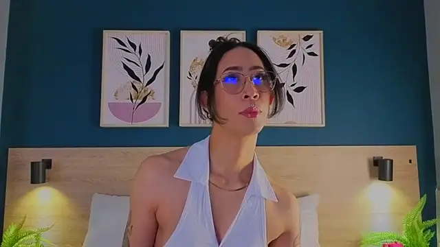 Snapshot of GabyPetit chatting on October 4, 3:37 am GabyPetit online show from October 4, 3:37 am