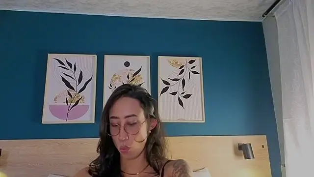 Snapshot of GabyPetit chatting on October 29, 7:59 pm GabyPetit online show from October 29, 7:59 pm