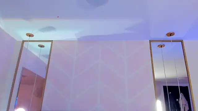 Snapshot of GabyPetit chatting on November 27, 8:11 pm GabyPetit online show from November 27, 8:11 pm