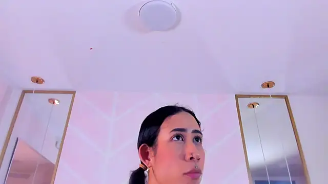 Snapshot of GabyPetit chatting on December 5, 7:54 pm GabyPetit online show from December 5, 7:54 pm