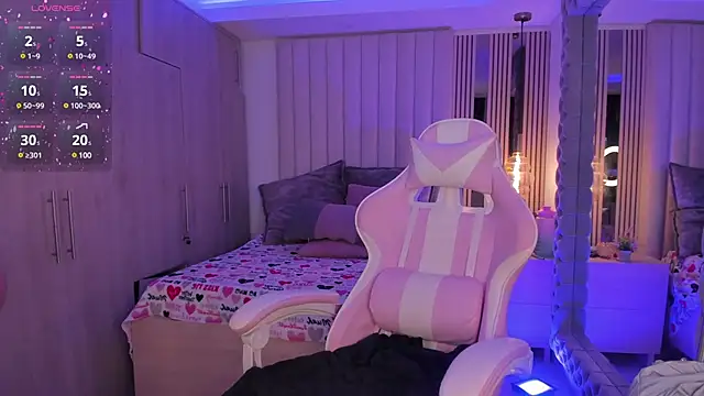 Emilyymilleer  online show from January 29, 6:28 pm