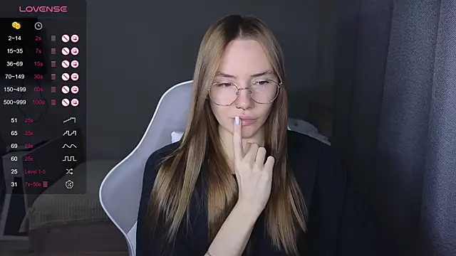 Snapshot of littlevildevil chatting on December 17, 9:04 am littlevildevil online show from December 17, 9:04 am