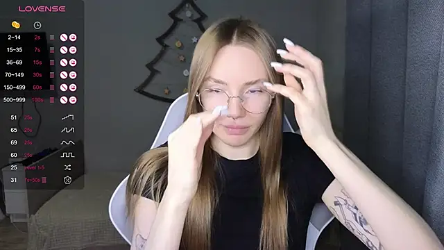 Snapshot of littlevildevil chatting on January 9, 9:56 am littlevildevil online show from January 9, 9:56 am