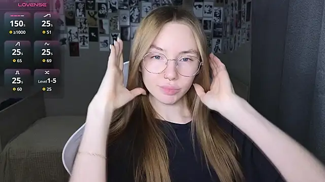 Snapshot of littlevildevil chatting on February 20, 11:11 am littlevildevil online show from February 20, 11:11 am