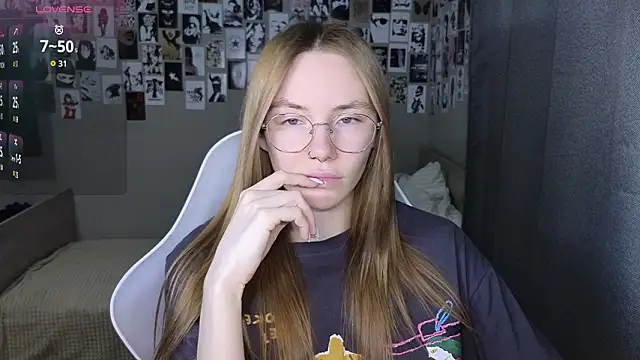 Snapshot of littlevildevil chatting on February 23, 10:56 am littlevildevil online show from February 23, 10:56 am