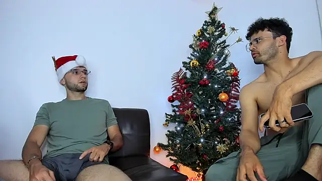 crisandrews online show from November 30, 1:42 am