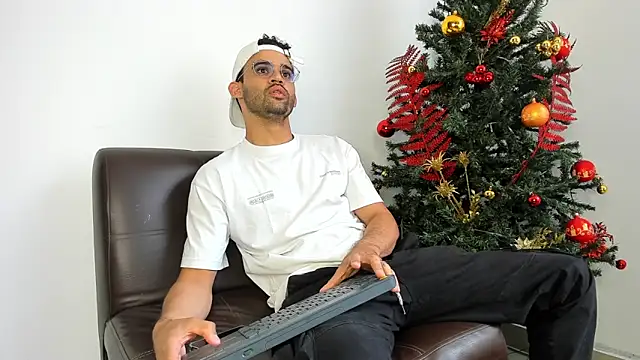 crisandrews online show from November 30, 8:46 pm