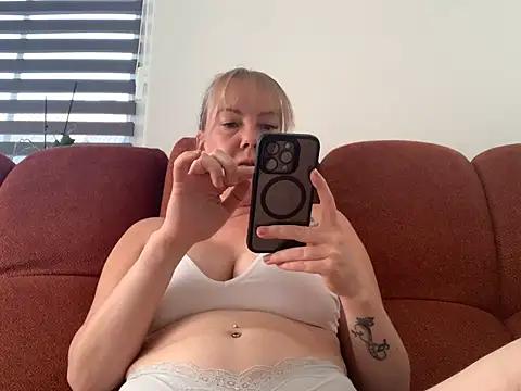Snapshot of _LunaxLia_ chatting on July 20, 2:30 pm LunaxLia online show from July 20, 2:30 pm