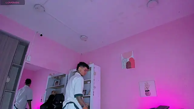 Snapshot of Ian_Castillo_ chatting on November 5, 11:10 am Ian Castillo online show from November 5, 11:10 am