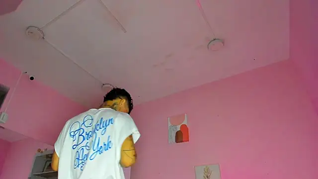 Snapshot of Ian_Castillo_ chatting on November 6, 11:11 am Ian Castillo online show from November 6, 11:11 am