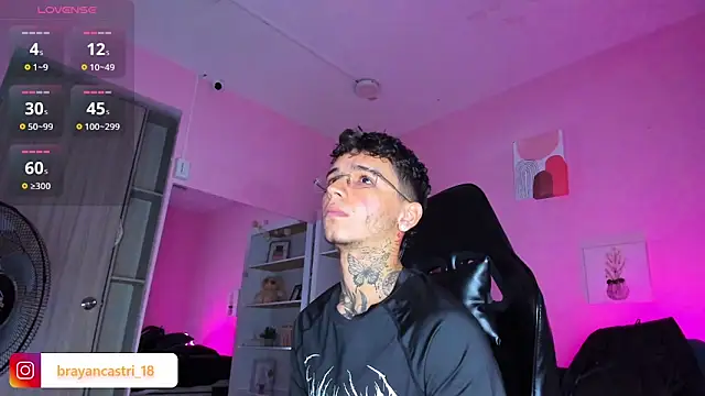 Snapshot of Ian_Castillo_ chatting on November 13, 11:20 am Ian Castillo online show from November 13, 11:20 am