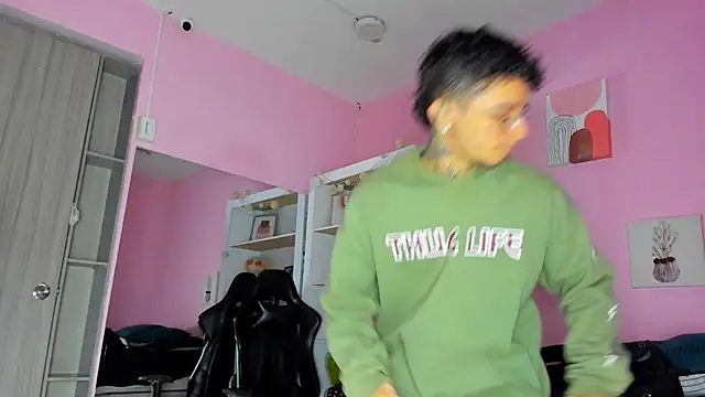 Snapshot of Ian_Castillo_ chatting on November 19, 11:10 am Ian Castillo online show from November 19, 11:10 am