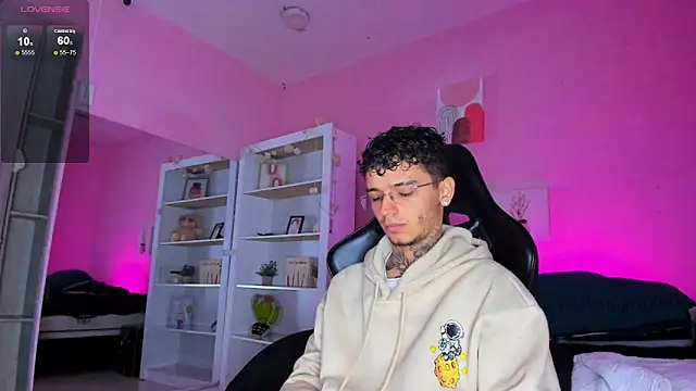 Snapshot of Ian_Castillo_ chatting on November 21, 11:20 am Ian Castillo online show from November 21, 11:20 am