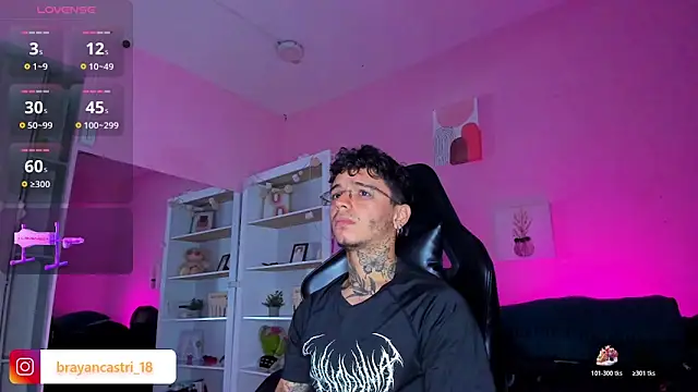 Snapshot of Ian_Castillo_ chatting on November 26, 11:22 am Ian Castillo online show from November 26, 11:22 am