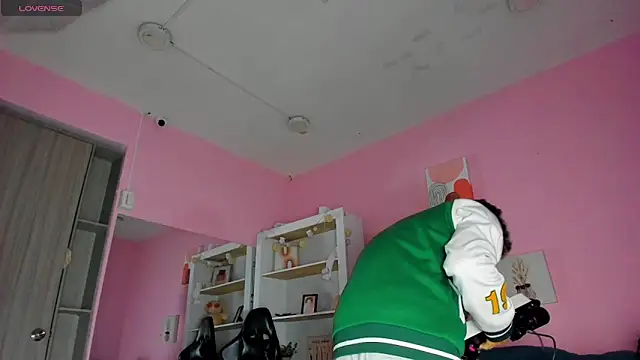 Snapshot of Ian_Castillo_ chatting on December 17, 11:16 am Ian Castillo online show from December 17, 11:16 am