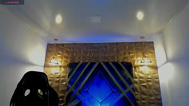 Ian Castillo  online show from February 27, 11:21 am