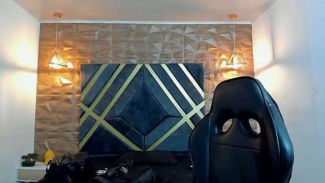 Ian Castillo  online show from March 3, 11:16 am