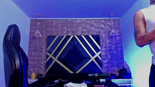 Ian Castillo  online show from March 7, 11:18 am