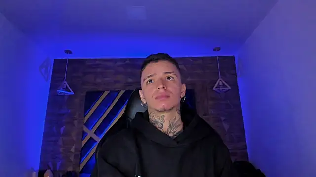 Ian Castillo  online show from April 14, 11:27 am