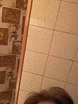 Snapshot of Tonybaloney1972 chatting on December 17, 3:28 am Tonybaloney1972 online show from December 17, 3:28 am