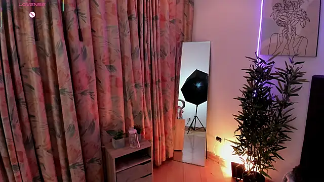 Snapshot of aisha_bx chatting on February 5, 11:55 am aisha bx online show from February 5, 11:55 am