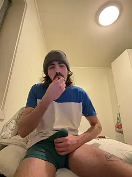 wolfwhite95 online show from April 6, 9:05 pm