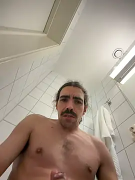 wolfwhite95 online show from April 14, 11:11 pm