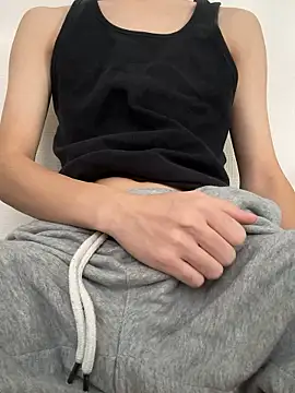 Snapshot of fyzz55555 chatting on December 4, 5:28 am fyzz55555 online show from December 4, 5:28 am