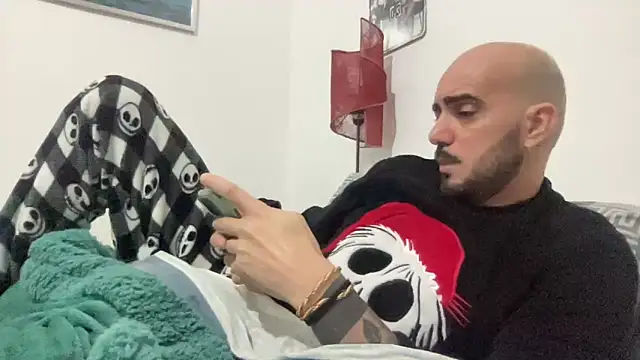 alessandromori91 online show from December 14, 7:40 pm