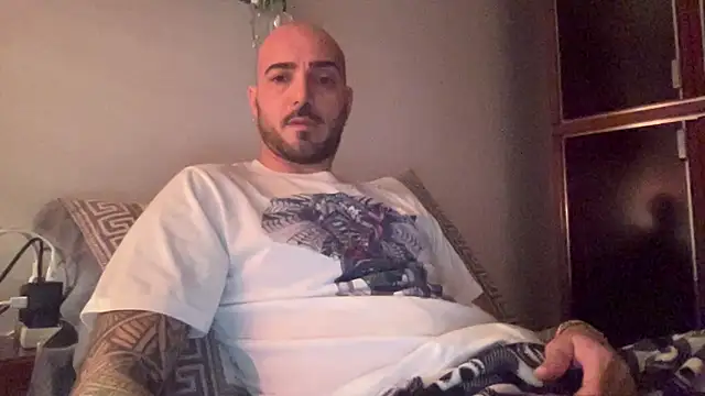 Snapshot of alessandromori91 chatting on December 21, 9:22 pm alessandromori91 online show from December 21, 9:22 pm