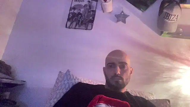 Snapshot of alessandromori91 chatting on February 19, 10:17 pm alessandromori91 online show from February 19, 10:17 pm