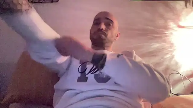 Snapshot of alessandromori91 chatting on February 22, 10:19 pm alessandromori91 online show from February 22, 10:19 pm