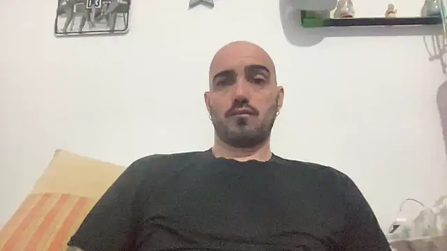 Snapshot of alessandromori91 chatting on February 23, 8:17 pm alessandromori91 online show from February 23, 8:17 pm