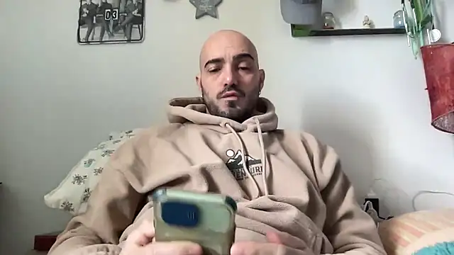 Snapshot of alessandromori91 chatting on February 24, 8:23 am alessandromori91 online show from February 24, 8:23 am