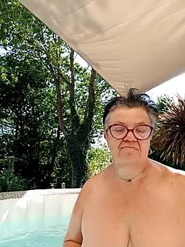 Snapshot of Vandeae44 chatting on July 19, 4:22 pm Vandeae44 online show from July 19, 4:22 pm