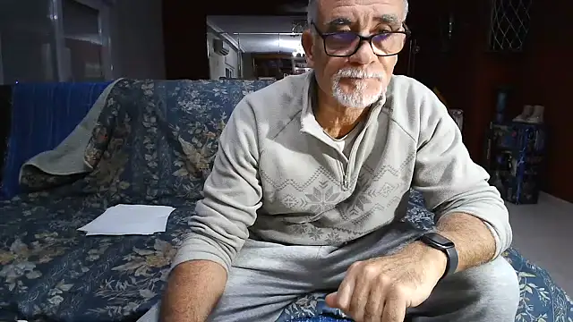 Snapshot of maduroguapo chatting on December 27, 10:26 pm maduroguapo online show from December 27, 10:26 pm