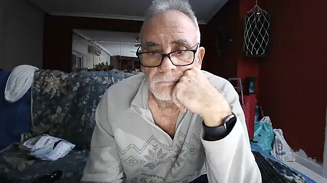 Snapshot of maduroguapo chatting on February 8, 10:51 pm maduroguapo online show from February 8, 10:51 pm