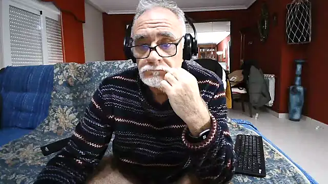 Snapshot of maduroguapo chatting on March 4, 5:03 pm maduroguapo online show from March 4, 5:03 pm