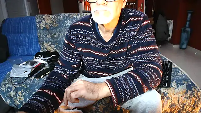 Snapshot of maduroguapo chatting on March 4, 10:38 pm maduroguapo online show from March 4, 10:38 pm