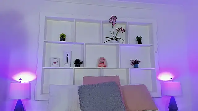 Jenifer Diaz online show from March 26, 2:11 pm