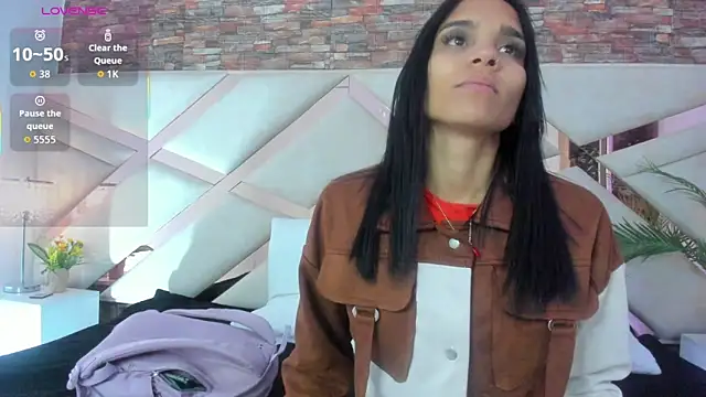 sophie pariss online show from February 6, 3:00 am