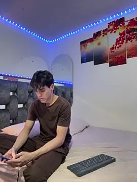 Alex and Fabian online show from February 17, 4:20 am