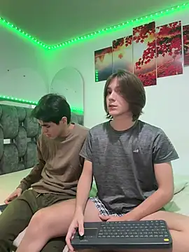 Alex and Fabian online show from March 20, 3:55 am