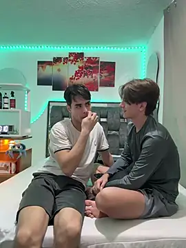 Snapshot of Alex_and_Fabian chatting on April 21, 3:46 am Alex and Fabian online show from April 21, 3:46 am