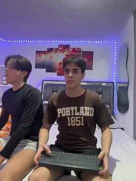 Snapshot of Alex_and_Fabian chatting on April 28, 3:11 am Alex and Fabian online show from April 28, 3:11 am