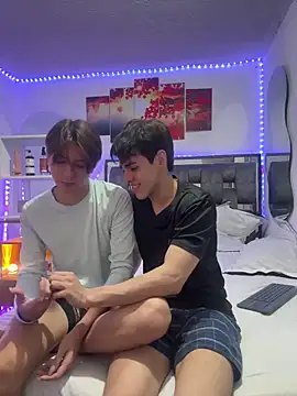 Snapshot of Alex_and_Fabian chatting on April 29, 3:32 am Alex and Fabian online show from April 29, 3:32 am