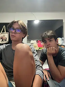 Snapshot of Alex_and_Fabian chatting on May 17, 4:32 am Alex and Fabian online show from May 17, 4:32 am