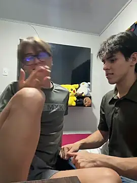 Snapshot of Alex_and_Fabian chatting on May 26, 5:25 am Alex and Fabian online show from May 26, 5:25 am