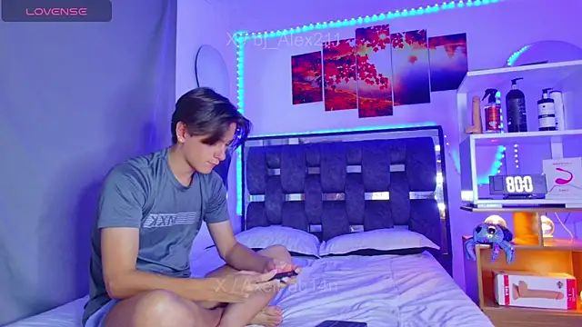 Snapshot of Alex_and_Fabian chatting on June 15, 8:33 pm Alex and Fabian online show from June 15, 8:33 pm