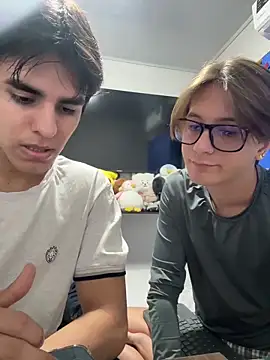 Snapshot of Alex_and_Fabian chatting on June 21, 11:29 pm Alex and Fabian online show from June 21, 11:29 pm